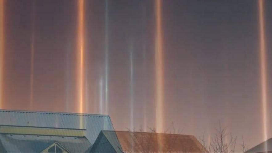 Gökyüzünde Görsel Şölen: Işık Sütunları. Gören bir daha dönüp bakıyor - Resim: 25